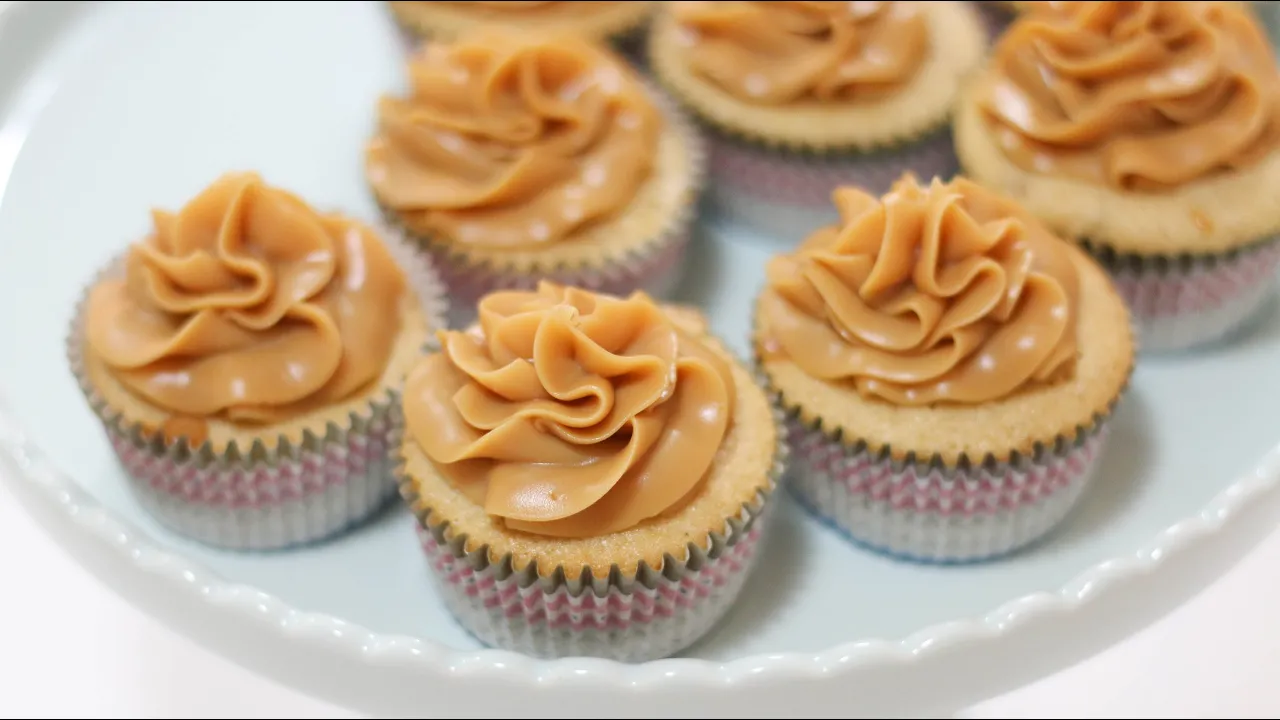 CUPCAKE DE NOZES COM DOCE DE LEITE