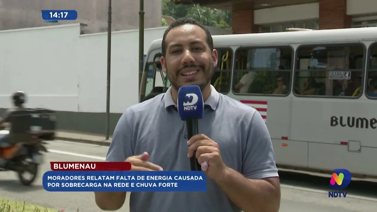 Moradores relatam falta de energia causada por sobrecarga na rede e chuva forte