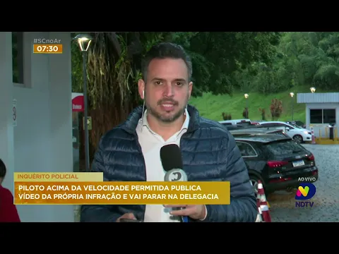 Motociclista flagrado acima da velocidade em frente de delegacia presta depoimento à polícia