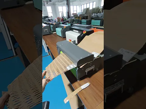 Laden Sie überschüssige Kartons nicht zu niedrigen Preisen bei Recyclern ab. Machen Sie mit der Maschine brauchbares Polsterpapier aus ungenutzten Kartons.