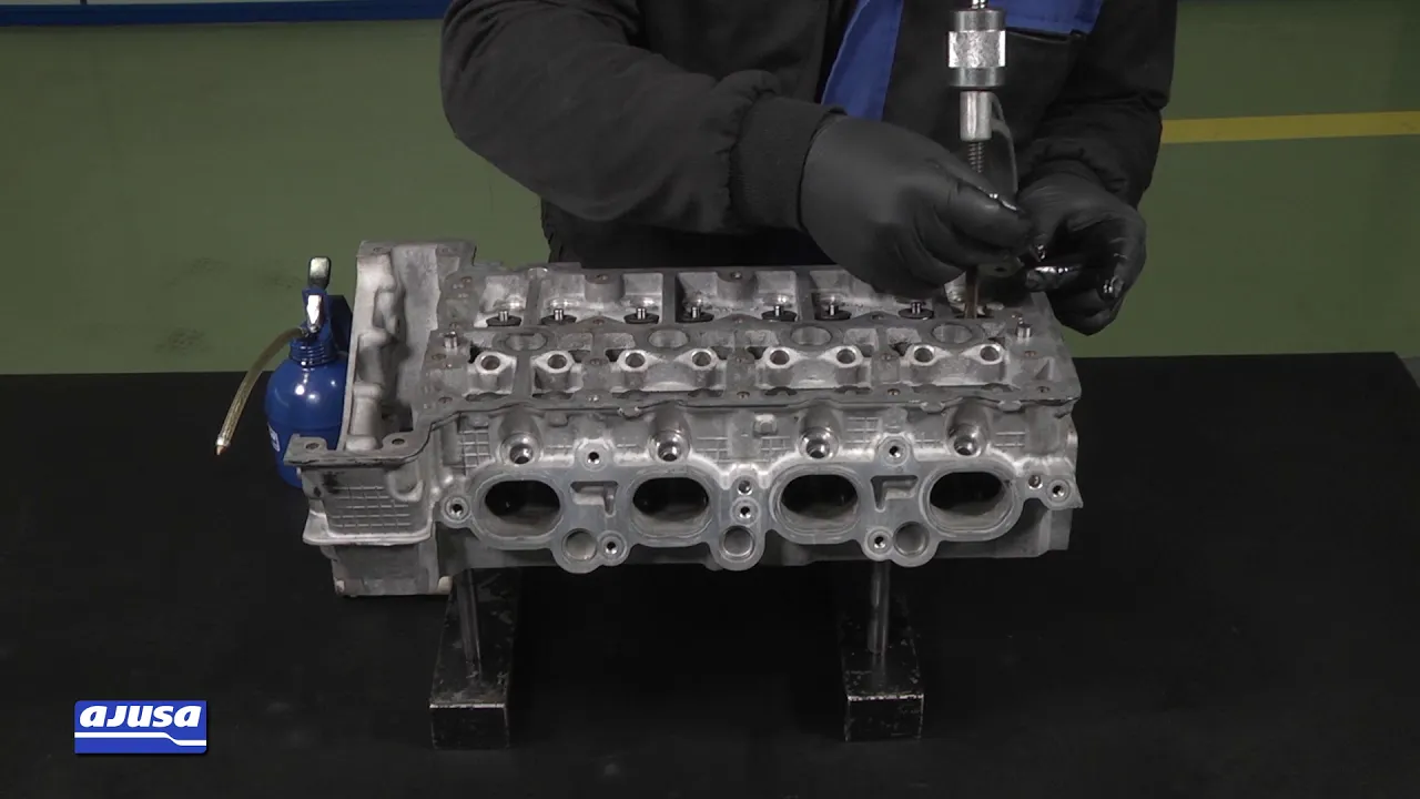 MERCEDES C180 KOMPRESOR | Montaje retén de válvula - Valve stem seal assembly