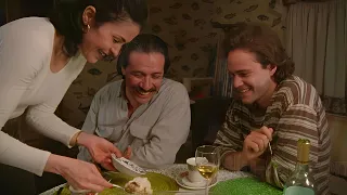 امرأه متزوجة بتقع في حب العامل الفقير اللي بيشتغل عندهم في محل السمك ملخص فيلم 