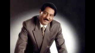 صابحني دايما مبتسم دندنها