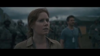 Premier Contact - Extrait They're Not Leaving - VF