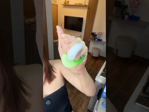 TESTEI SQUISHY EM FORMA DE BOLINHAS QUE GRUDAM !!