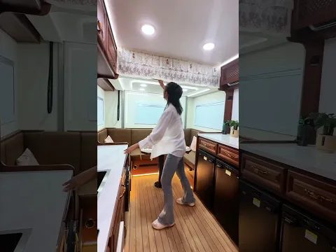 Outdoor camping, suddenly encountering a stranger! A last-minute escape!