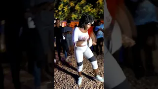 euni melo s buttocks shaking shocks crowd
