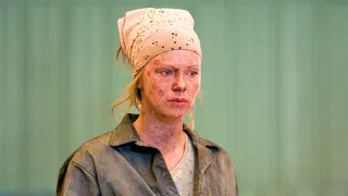 بتشتغل فى منجم مع رجاله متحرشين وبيتم اغتصابها بوحشيه لكنها بتقرر تاخد حقها بطريقتها ملخص فيلم 