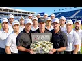 16 Golfers Compete for 3 000 000