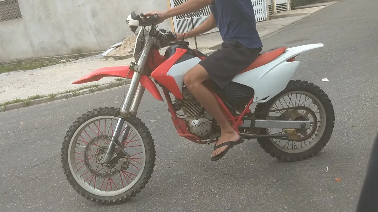 esquentando a moto e o quadriciclo Gustavo da Cross ????????????????????????