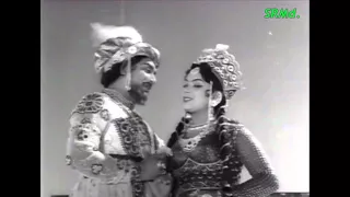 kaaviyama nenjin oviyama paavai vilakku lyrics