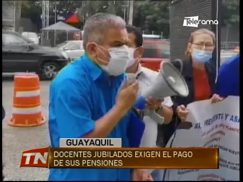 Docentes jubilados exigen el pago de sus pensiones