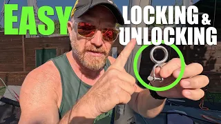 Catamaran mainsail locking mechanisms