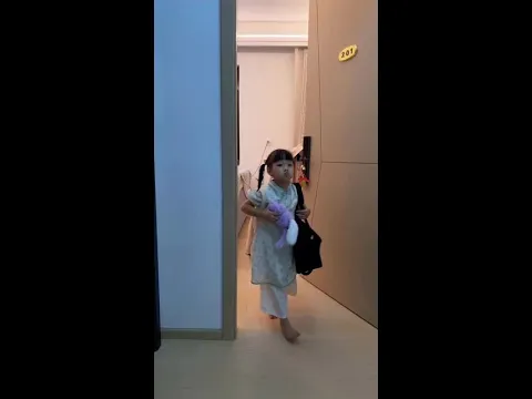 小姨和侄女俩又闹掰了，小姨故意把侄女赶出来吓唬她一下，没想到侄女说走就走了#喜爱度激励计划 #快成长计划 #潮流生活成长之星