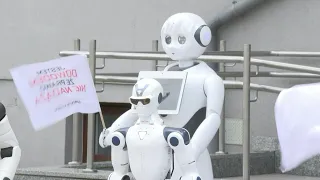 Decenas de robots “protestan” contra el uso descontrolado de la IA en Polonia | AFP