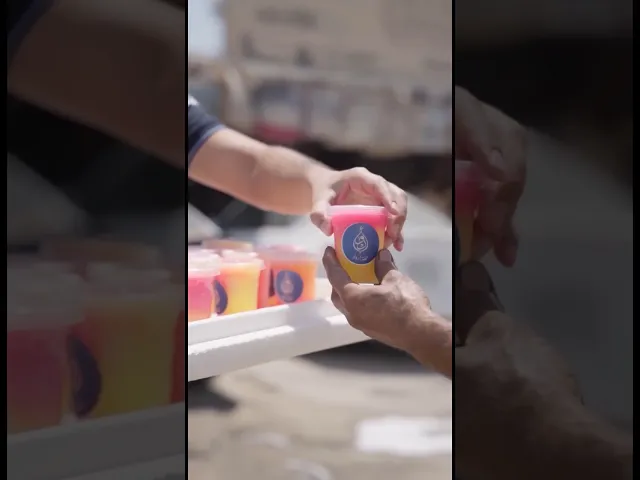 ⁣توزيع العصائر المثلجة باسم الإمام الجواد عليه السلام لأصحاب المهن الشاقة | حملة إرواء | ١٤٤٤هـ