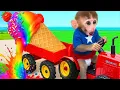 Download Lagu El lindo mono DuDu conduce un carrito de helados lleno de arcoíris y cuida a los lindos patitos