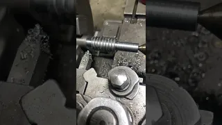 عالم الصناعة تفتيح سن دودة محرك جيريبوكس على المخرطة تشكيل المعادن خراطة سوريا مصر عالم الصناعة 