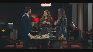 مرات طارق شافته قاعد مع لؤلؤ في المطعم 