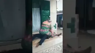 امراة تضرب زوجها ضربا مبرحا 