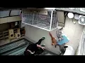 The cat s head is stuck in the automatic cat litter box caught on cctv camertra