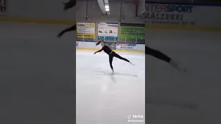 هوايتي المفضلة التزحلق على الجليد و الموسيقى كل وحدة تكتب هوايتها في تعليق 