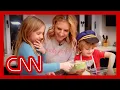 Poppy Harlow makes apple crisp with her kids