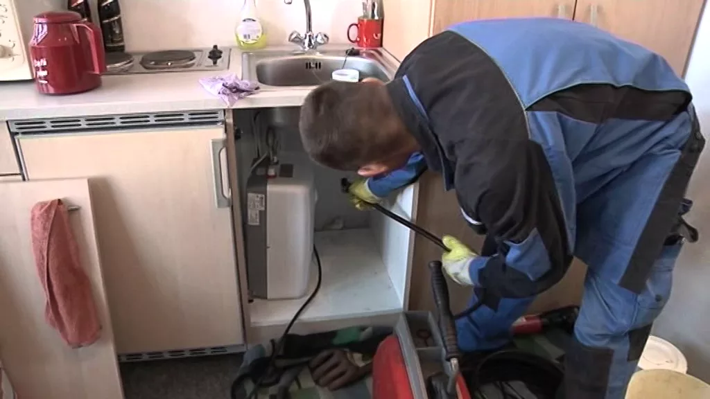 Lifehack - Kanalspülung mit einer Schlafdecke - Abfluss verstopft