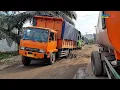 Download Lagu HINO 500 VS FUSO OREN ‼️ TRUK BATUBARA BERTARUNG NYAWA DI JALAN TANAH BERLUBANG, SIAPA YANG MENANG?