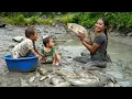 Download Lagu 30 day and night journey with my children to catch fish - trap giant fish to sell at the market