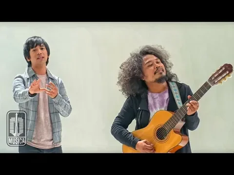 Download MP3 D'MASIV Feat Pusakata - Ingin Lekas Memelukmu Lagi (Official Music Video)