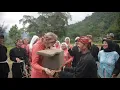 Lagu Atraksi Dengan Kekuatan Gigi Khas di Garut Saat Menyambut Panen - INDONESIA BAGUS BANGET