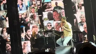 שגיא דקל חן ועידן רייכל ילדים של החיים שירים בכיכר ת א 2025 