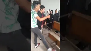 مدرسه التجاره بالدقهلية الطلبة الصبيان اقتحمو ا فصل طلبة بنات 