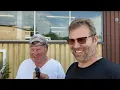 Download Lagu HJÄLPER MIN FAR MED SIN HUSBIL - Hämtar en ny cool gammal traktor