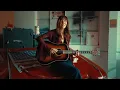 Molly Tuttle - The Highway Knows (Acoustic Version)