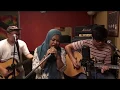 Download Lagu STRIPPED!: Shakirah ft. The UrbanSensation - Manusia (Acoustic)