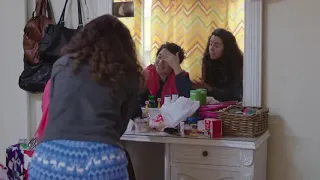 دعاء تتجمل لخطيبها بأكسسوارات مضروبة وهبة تتريق عليها سابع جار 