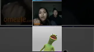 عايزة تشوفي زبي الضفدع كيرمت في اوميجل مع بنات نار 18 عمر بمبورو Omegle Girls Ome Tv 
