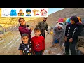 Download Lagu Gerechtigheid is geschied: dakloos gezin begint met de bouw van een huis
