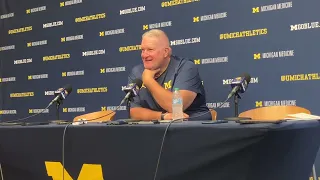 Michigan interim HC Biff Poggi s decision to wear sleeves
