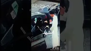بنت سعوديه تضرب رجال بسبب حادث مروري 