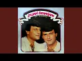Download Lagu Dönsen Bile
