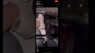 سائق سيارة معه بنات حاطين جزمهم عند وجهه ويقولون له  انبح     شغل السادي انتشر في السعودية         دندنها