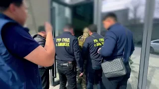 В Бишкеке задержали мужчину за шантаж и вымогательство у женщины $50 тыс.