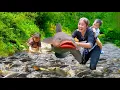 Download Lagu Lucky Day Catching a Huge School of Fish – Cooking Porridge for My Daughter
