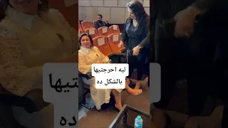 حطه رجل علي رجل إلهام شاهين تتجاهل كلام معجبه 