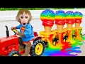Download Lagu Monyet Bon Bon Imut makan permen pelangi bersama teman bebek dan menangkap pencuri roti lapis