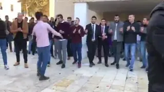 عندما تكون السحجة الفلسطينية مطعمة بأسماء الشهداء     جامعة الخليل دندنها