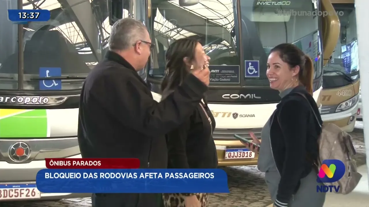 Ônibus parados: bloqueio das rodovias afeta passageiros